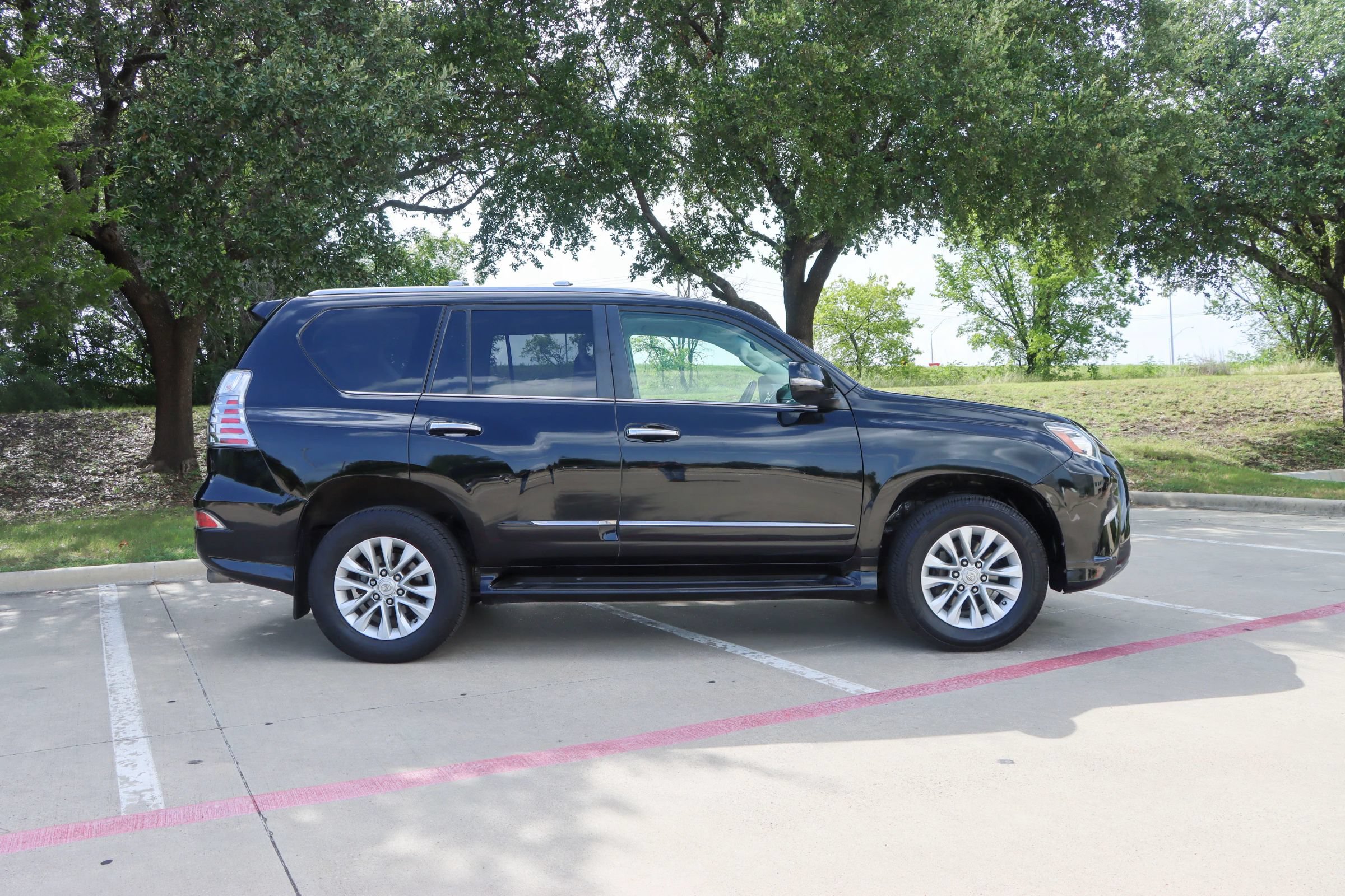 Used 2016 Lexus GX 460 w/ Premium Package AWD/4WD image 8