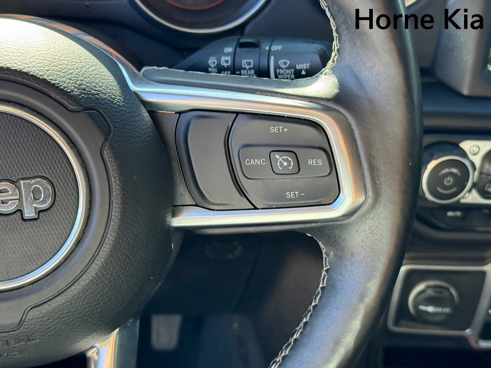 Used 2018 Jeep Wrangler Unlimited Sahara AWD/4WD image 19