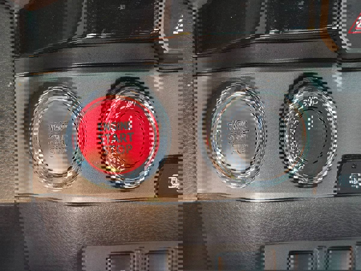 Used 2018 Toyota Tacoma TRD Off-Road w/ Technology Package image 31