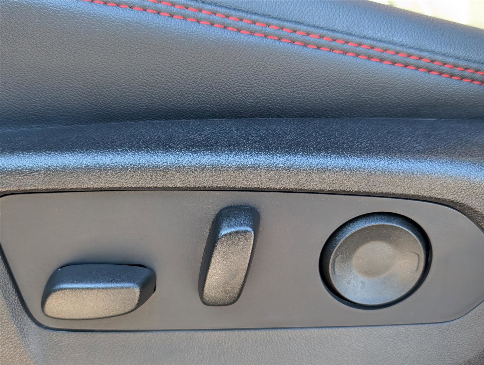 Used 2025 Chevrolet Colorado Z71 w/ Midnight Edition image 22