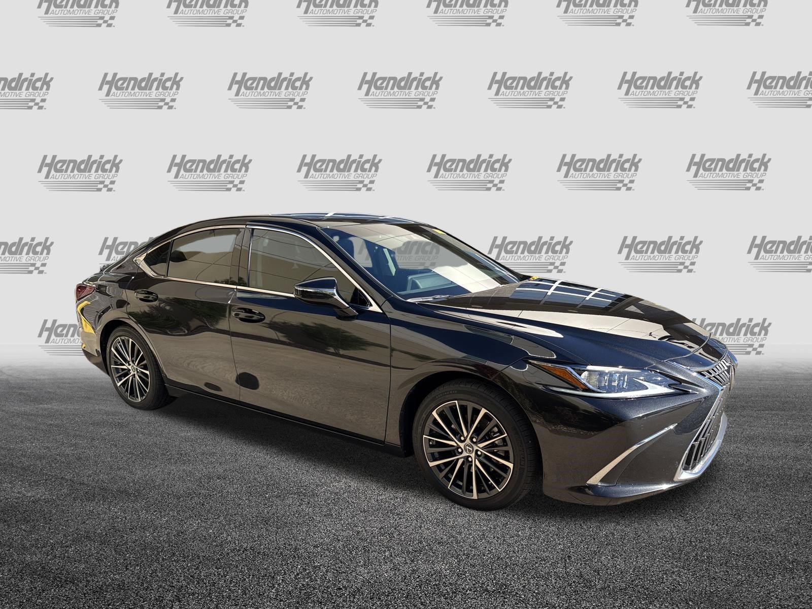 Used 2025 Lexus ES 300h w/ Premium Package FWD image 2