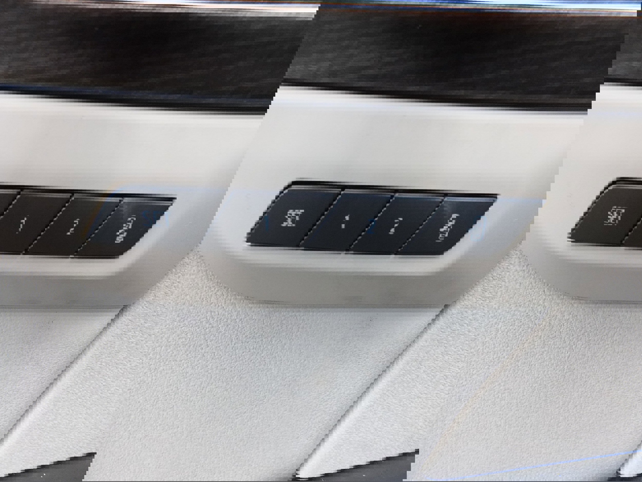 Used 2023 Buick Envision Avenir image 20