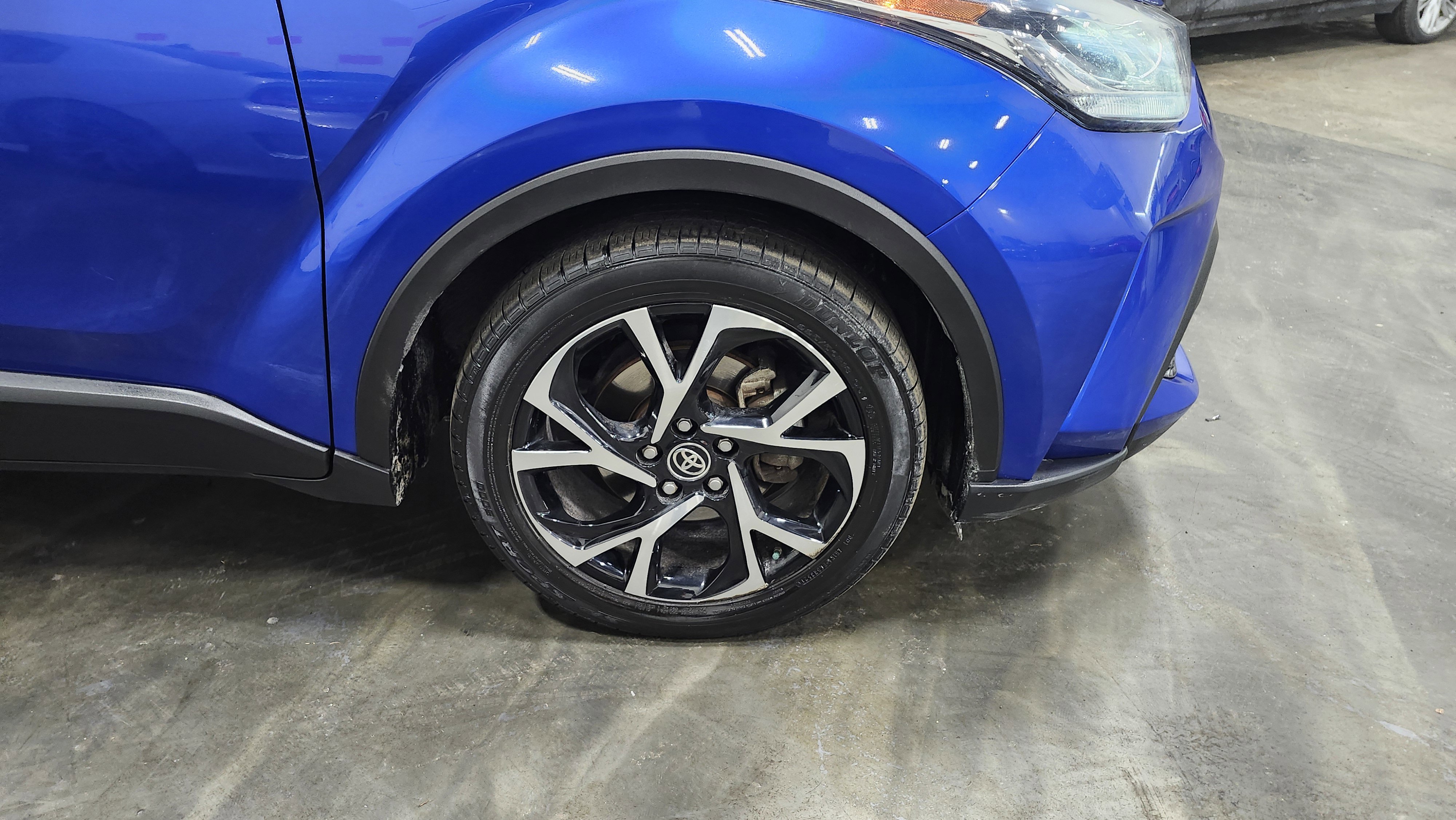 Used 2022 Toyota C-HR XLE image 8