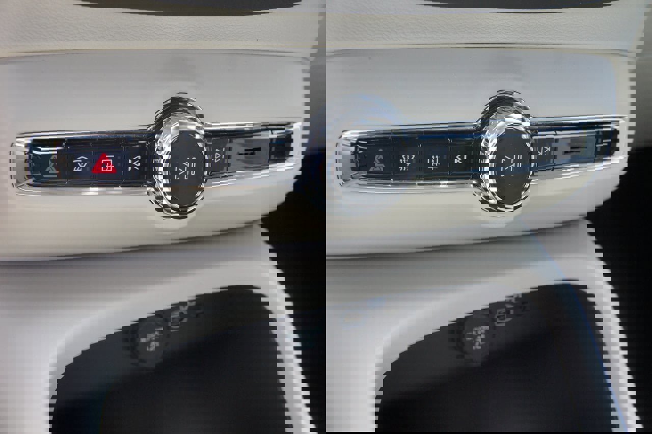 New 2026 Volvo XC40 B5 Ultra w/ Protection Package Premier image 15