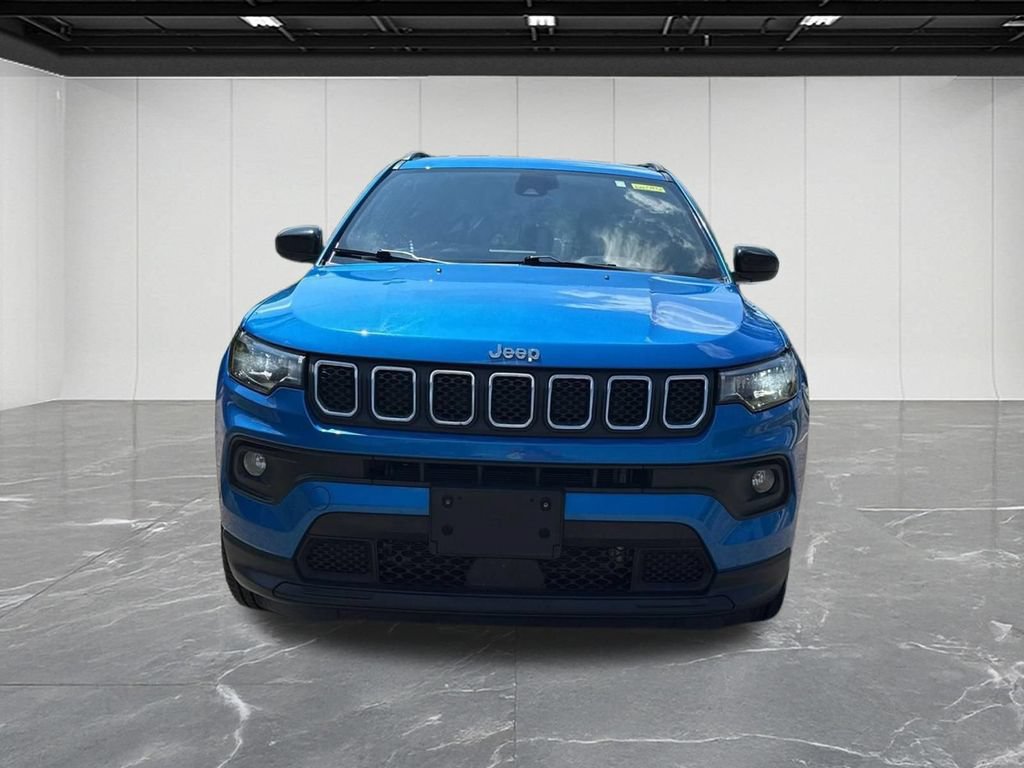 Used 2024 Jeep Compass Latitude AWD/4WD image 8