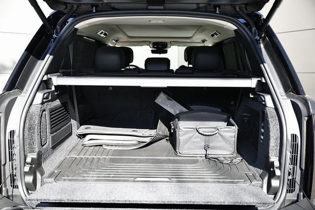New 2025 Land Rover Range Rover Long Wheelbase SE image 38