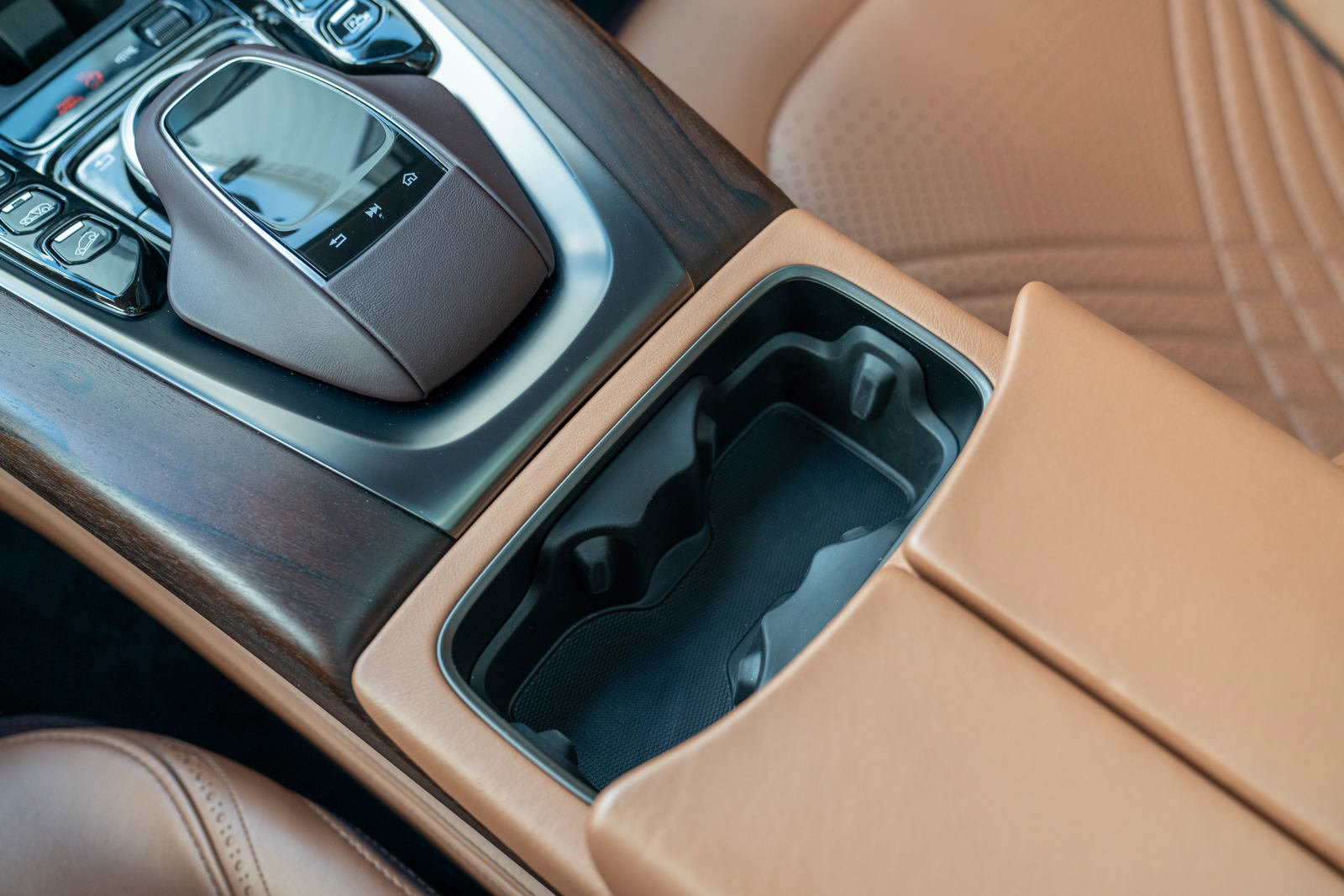 Used 2021 Aston Martin DBX image 29