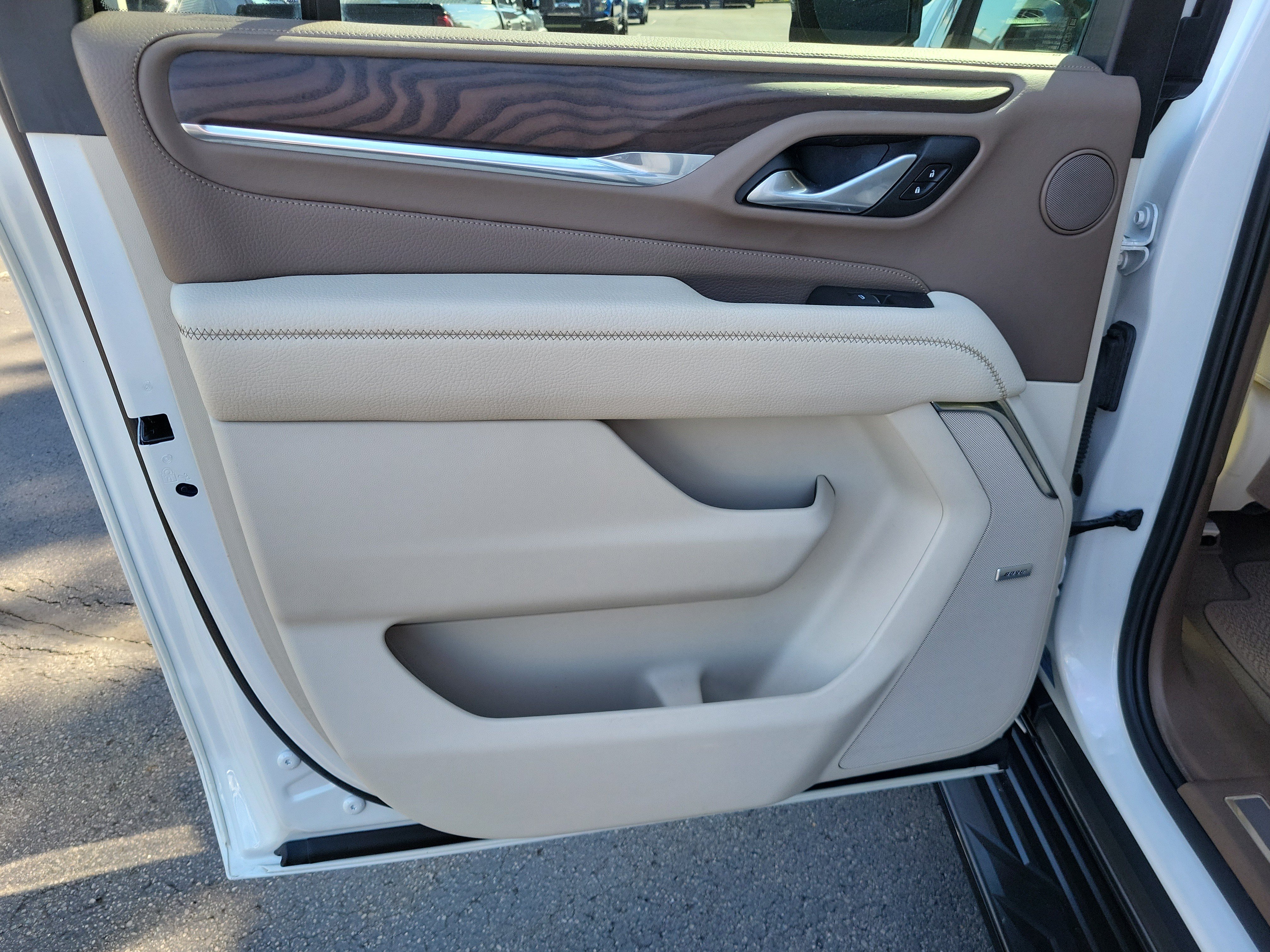Used 2022 GMC Yukon XL Denali AWD/4WD image 14