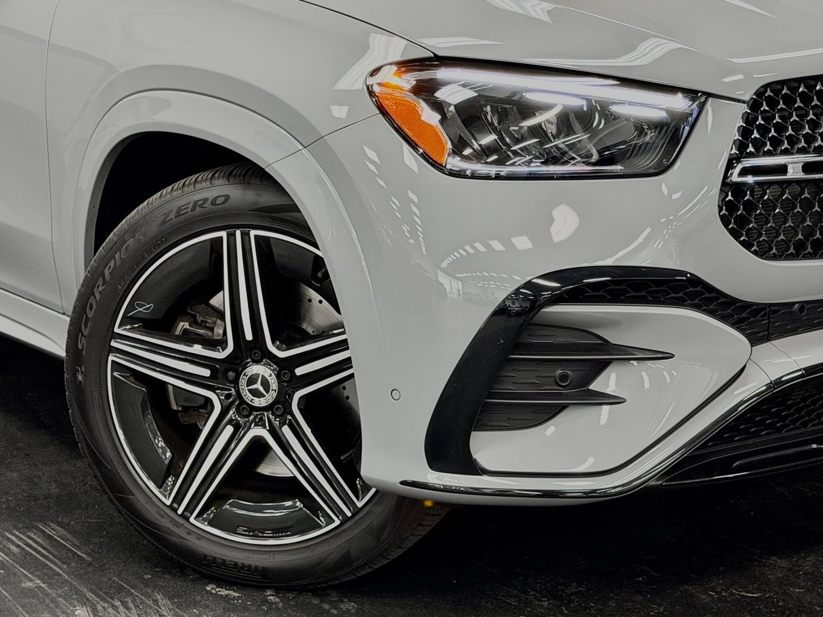 Used 2025 Mercedes-Benz GLE 450 4MATIC image 4