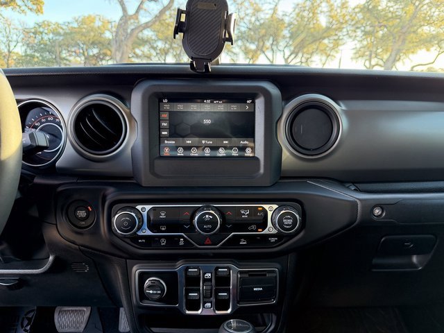 Used 2023 Jeep Gladiator Willys image 15