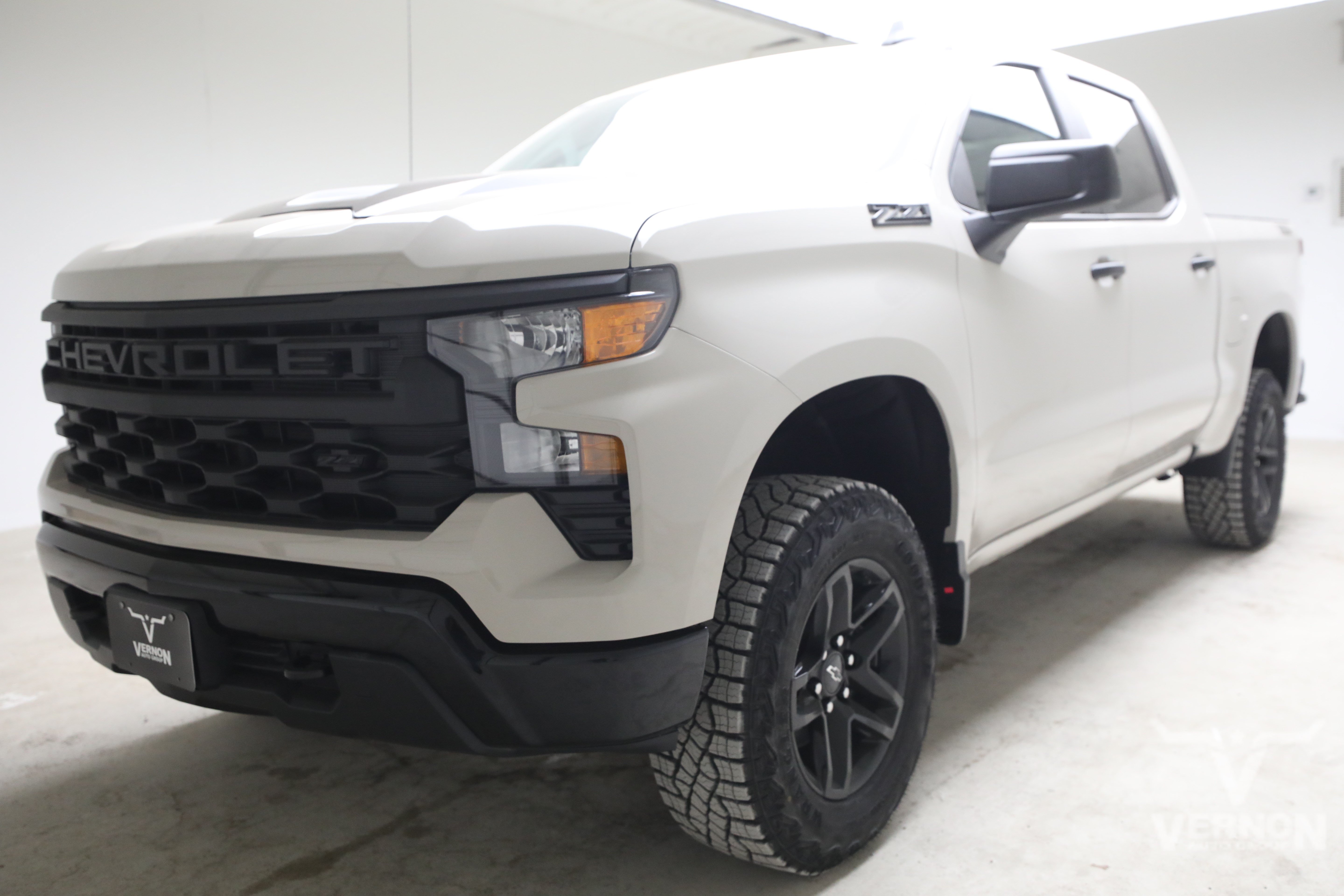 New 2026 Chevrolet Silverado 1500 Custom Trail Boss w/ Dark Appearance Package