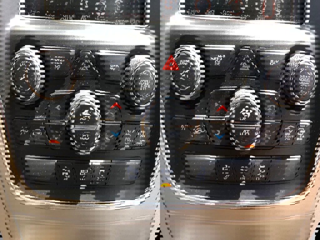 Used 2015 Jeep Grand Cherokee Limited image 25