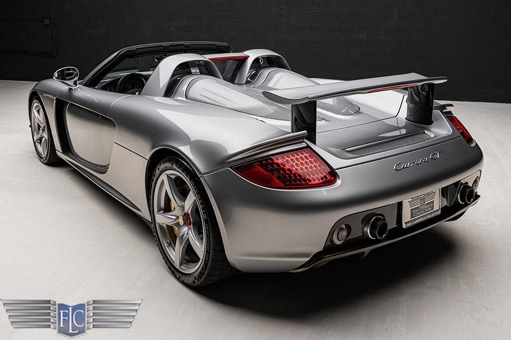 Used 2005 Porsche Carrera GT RWD image 2