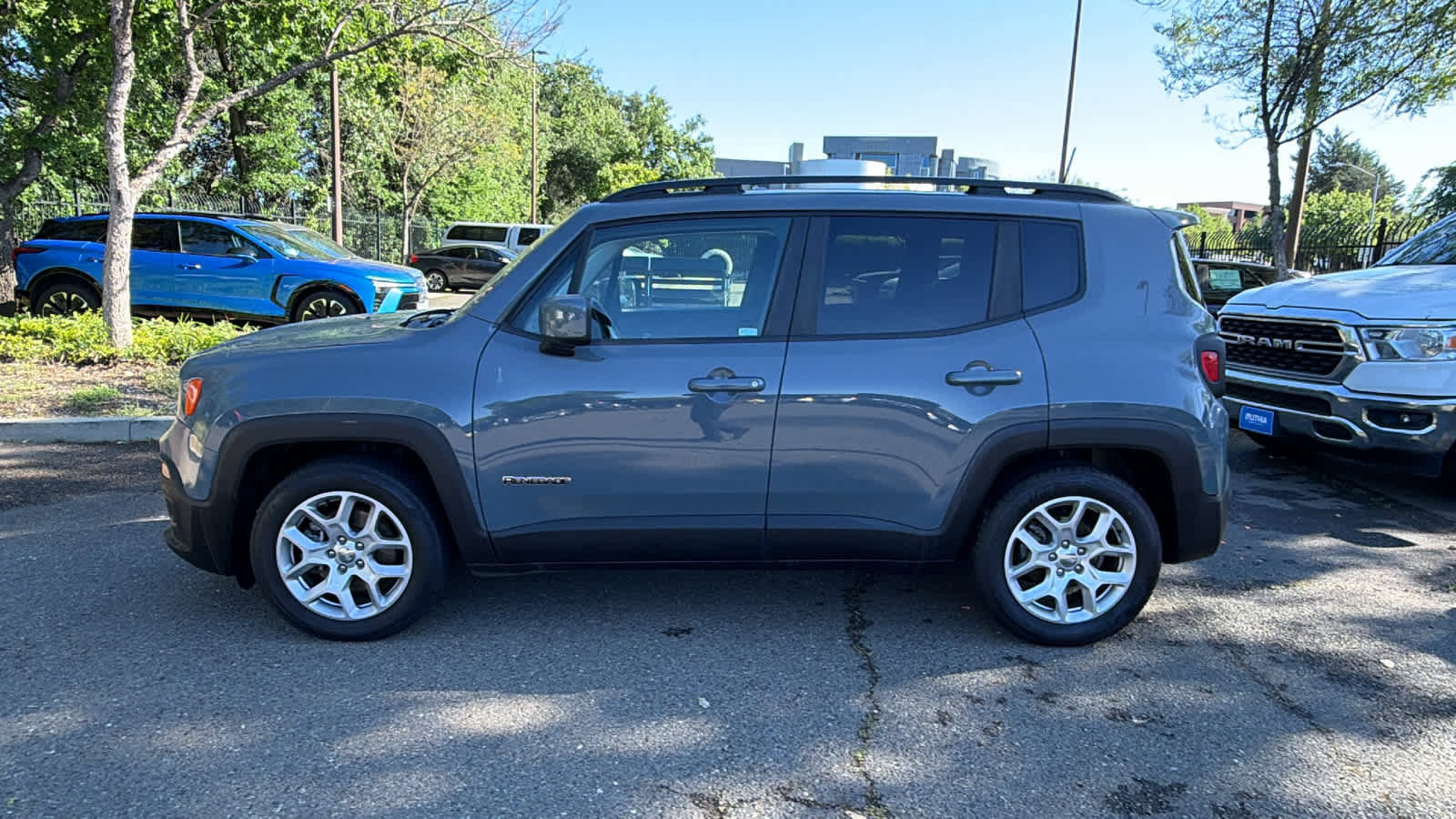 Used 2018 Jeep Renegade Latitude w/ UConnect 8.4 Nav Group image 8