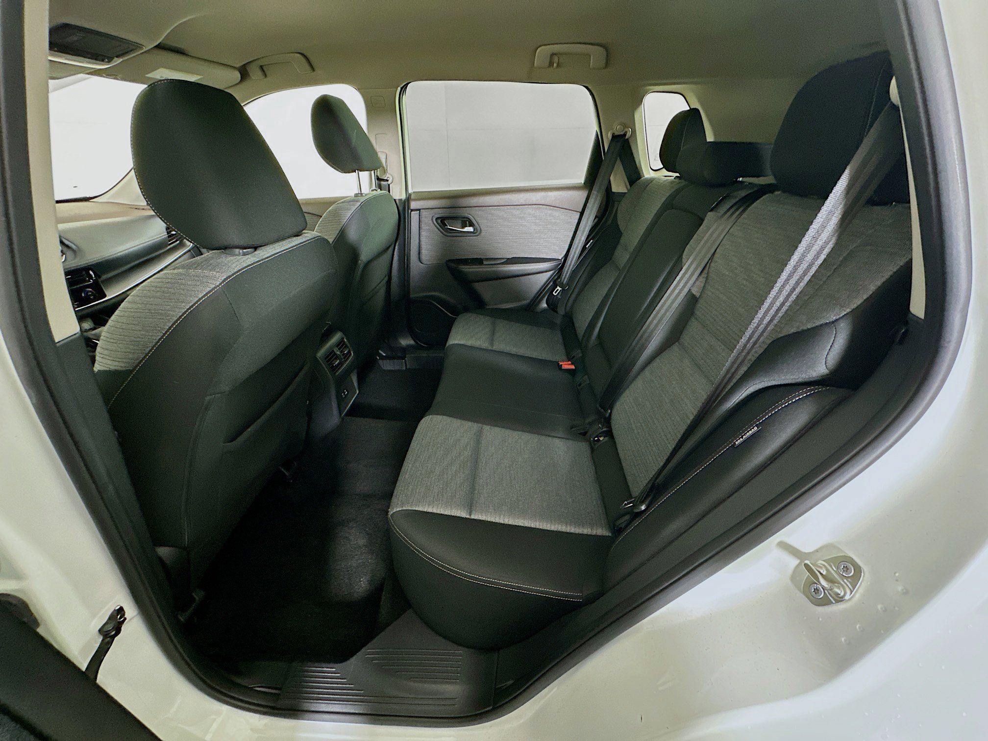 Used 2021 Nissan Rogue SV image 28