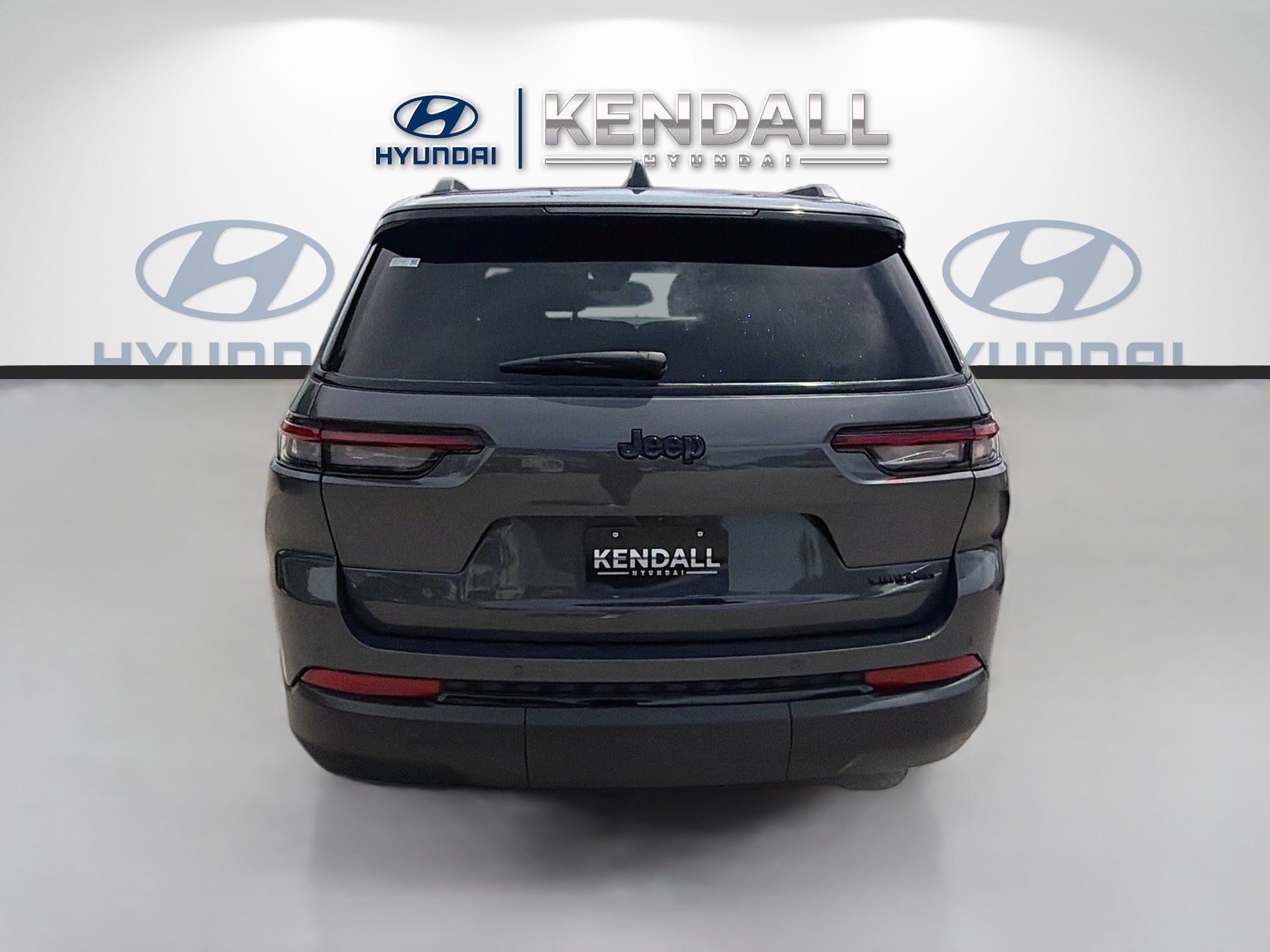 Used 2025 Jeep Grand Cherokee L Limited w/ Black Appearance Package RWD image 5