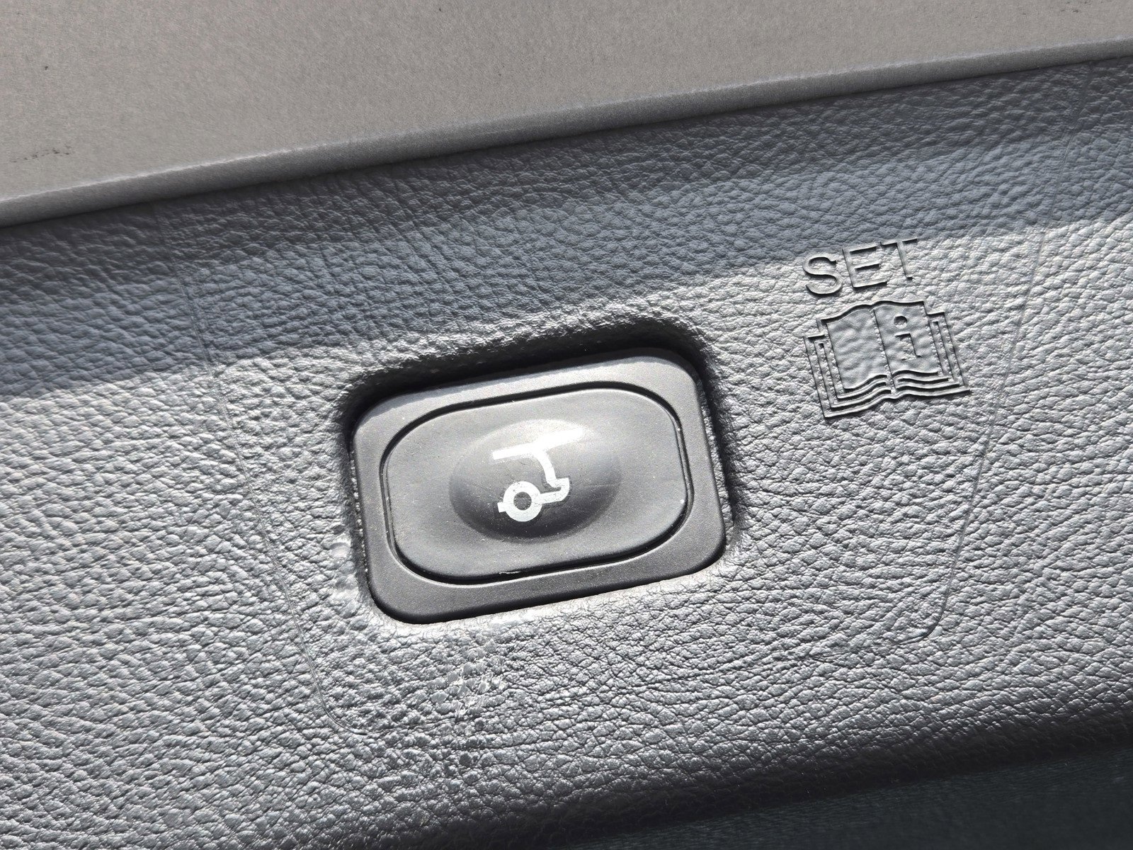 Used 2024 Ford Edge Titanium image 10