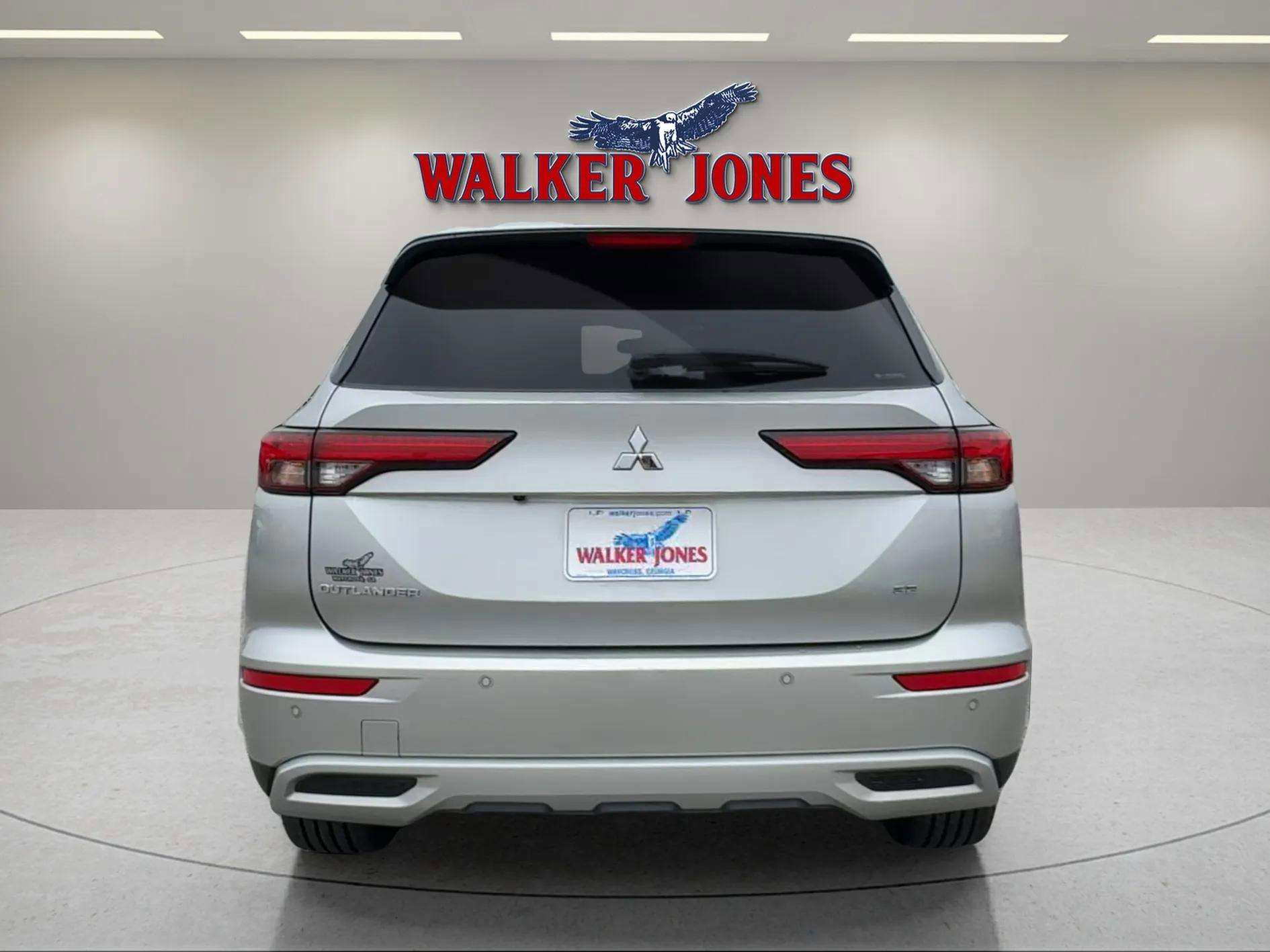 Used 2024 Mitsubishi Outlander SE image 9