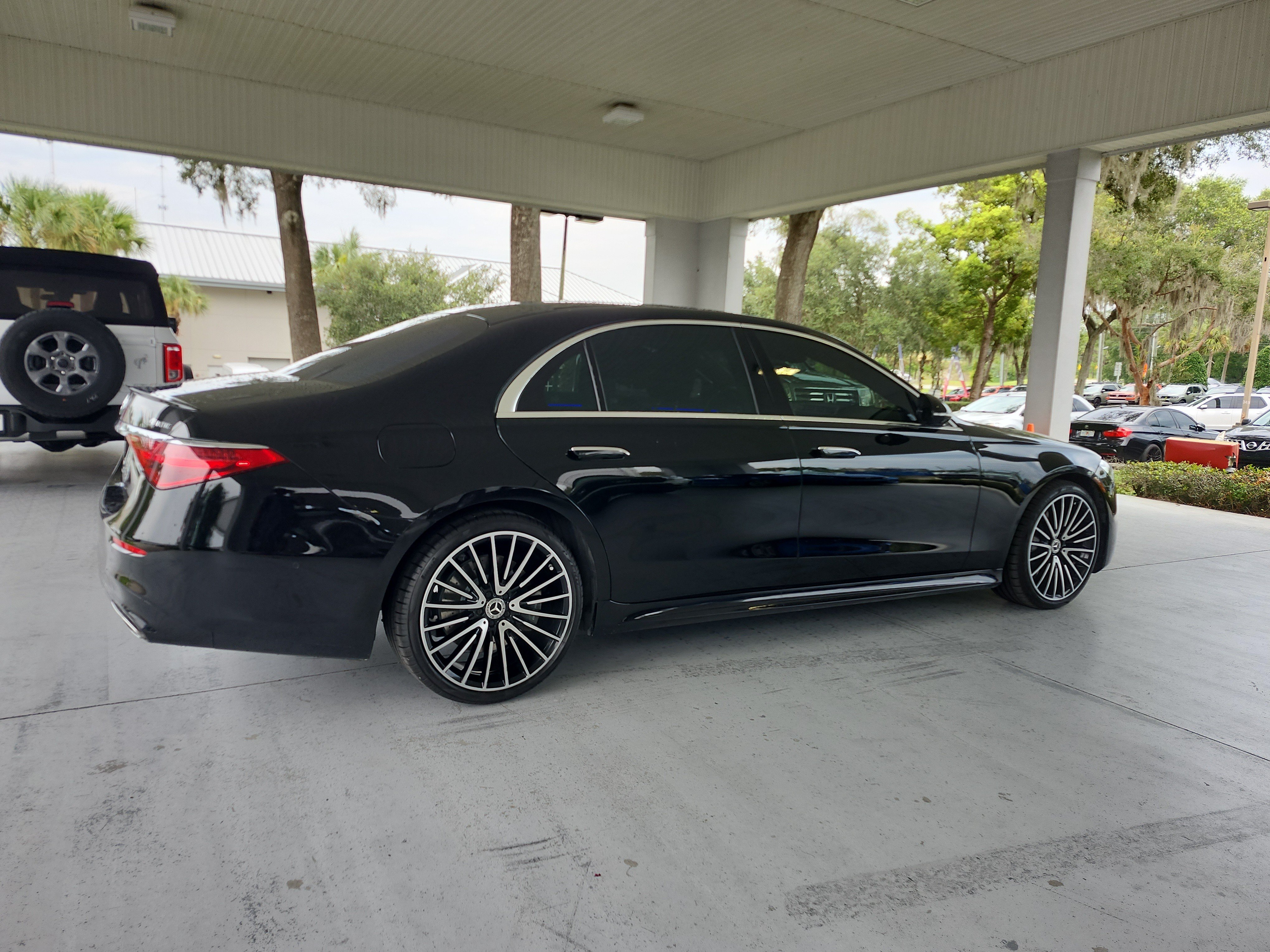 Used 2022 Mercedes-Benz S 500 4MATIC image 4