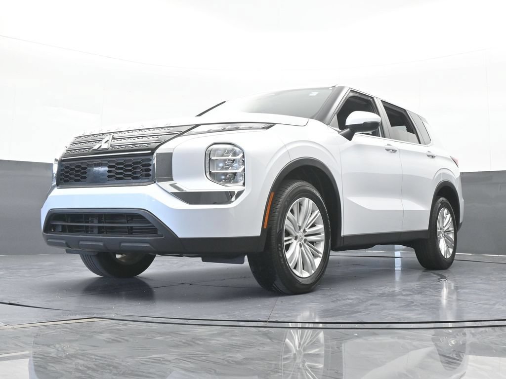 Used 2024 Mitsubishi Outlander ES FWD image 58