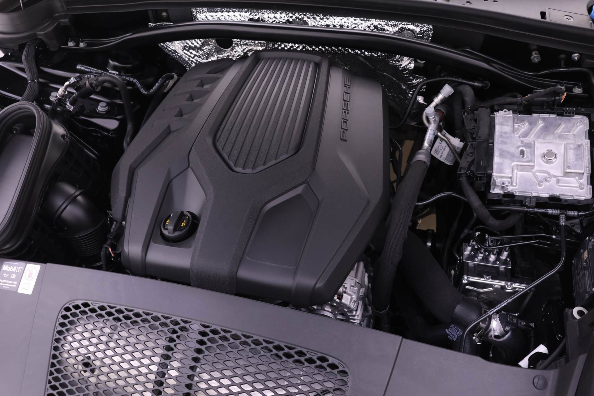 Used 2025 Porsche Macan image 22