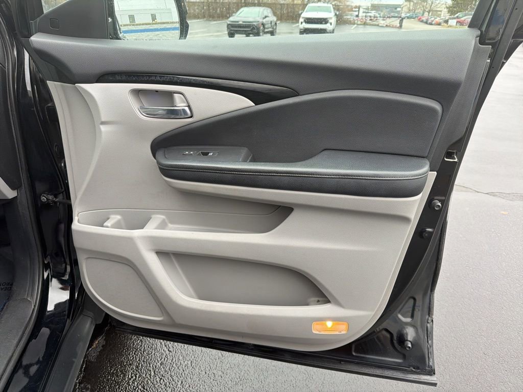 Certified 2019 Honda Pilot Touring image 27