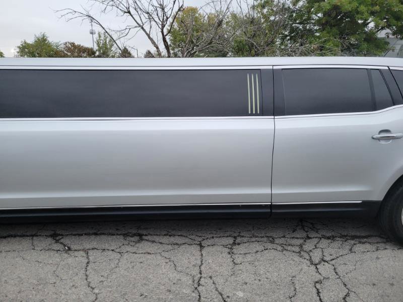 Used 2013 Lincoln MKT Limo AWD image 7