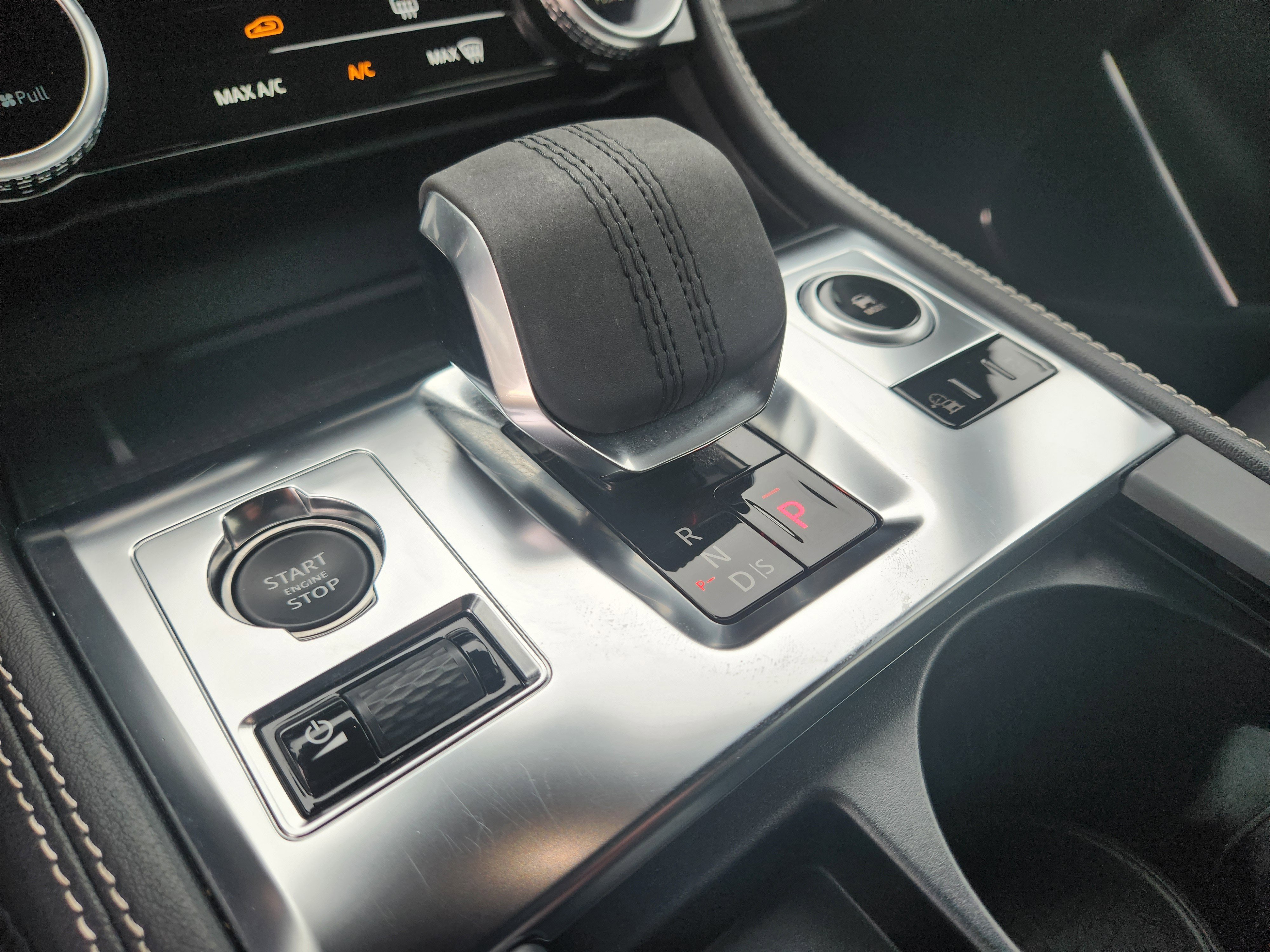 Used 2024 Jaguar F-PACE R-Dynamic S image 11