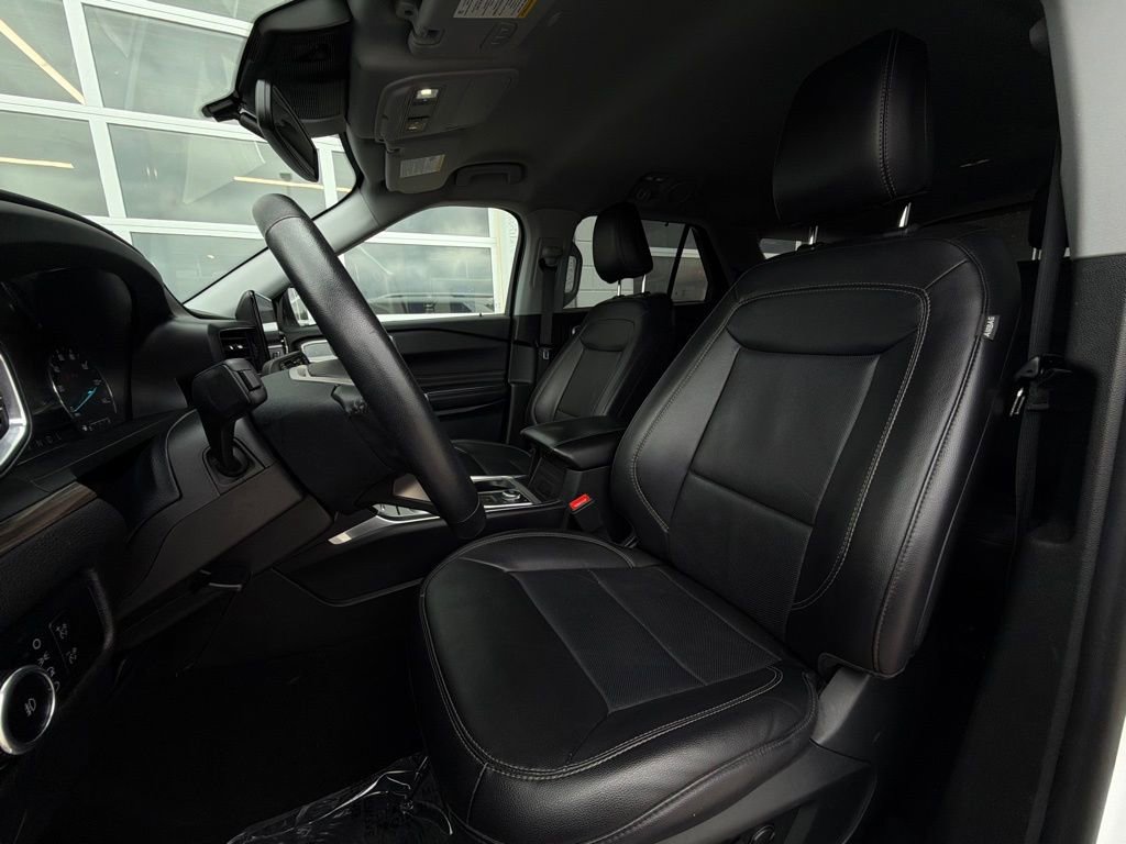 Used 2023 Ford Explorer Limited AWD/4WD image 5