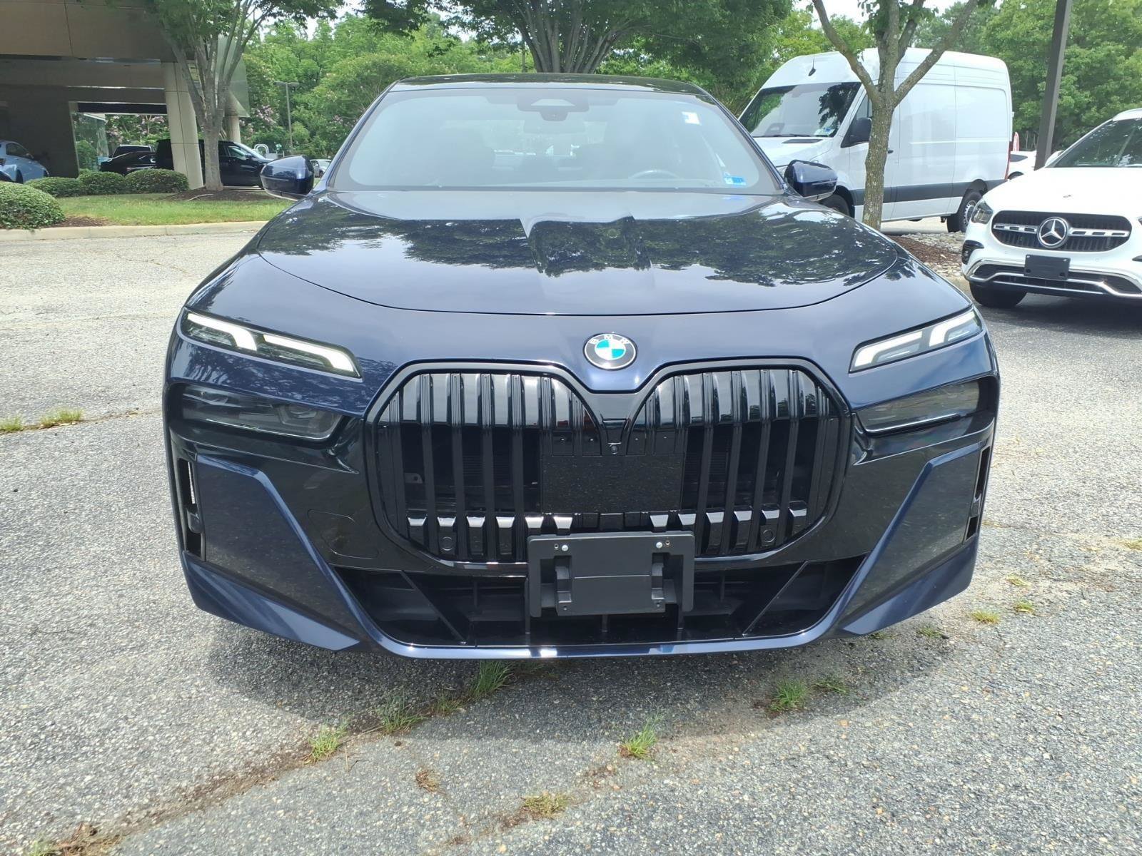 Used 2024 BMW 760i xDrive w/ Premium Package AWD/4WD image 2
