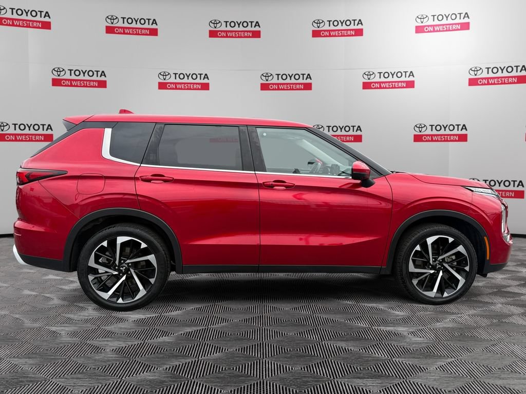 Used 2024 Mitsubishi Outlander SE AWD/4WD image 4