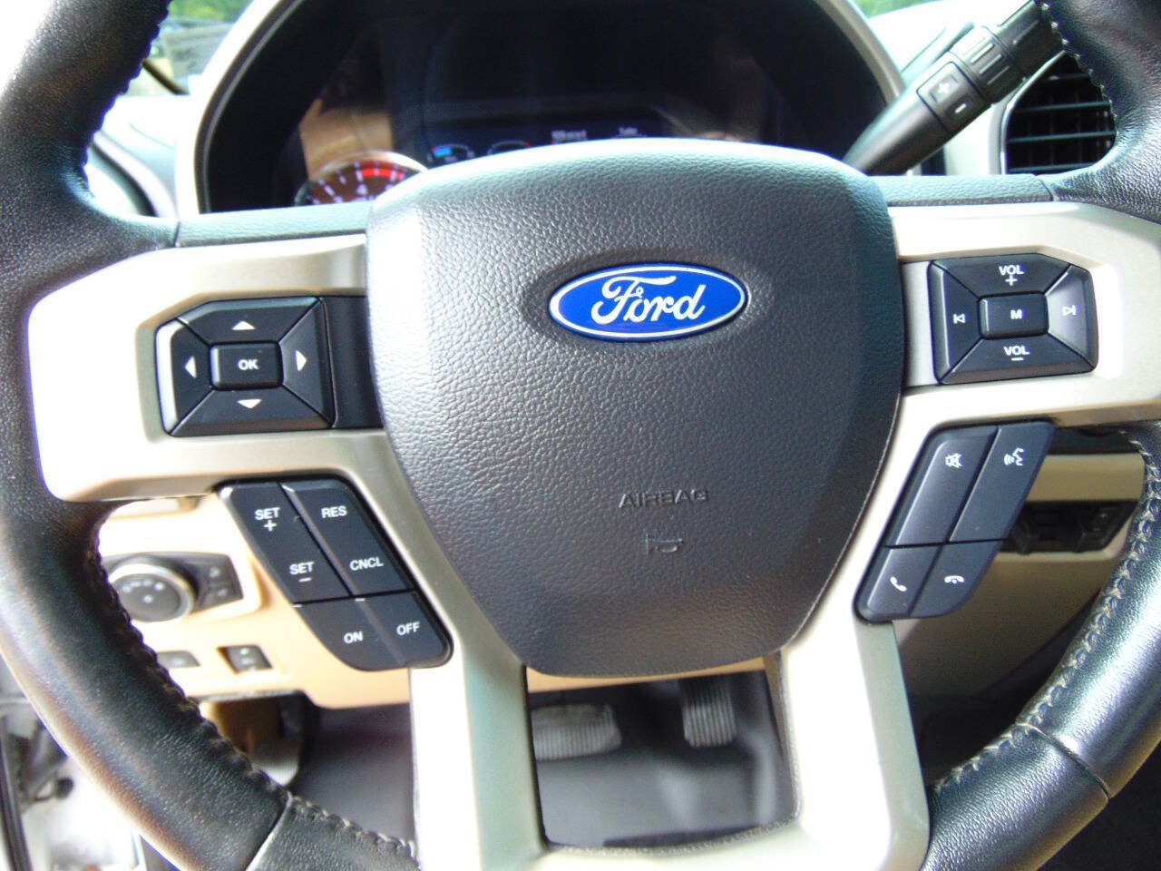 Used 2020 Ford F350 Lariat w/ Lariat Ultimate Package AWD/4WD image 20
