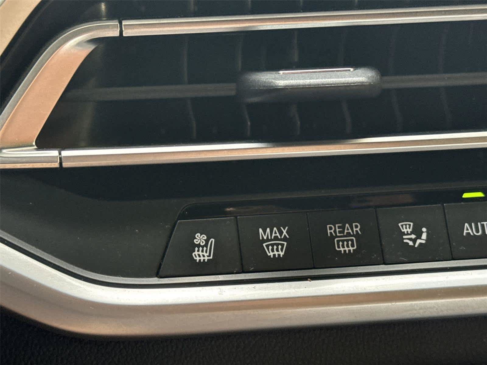 Used 2022 BMW X6 M50i w/ Executive Package AWD/4WD image 19