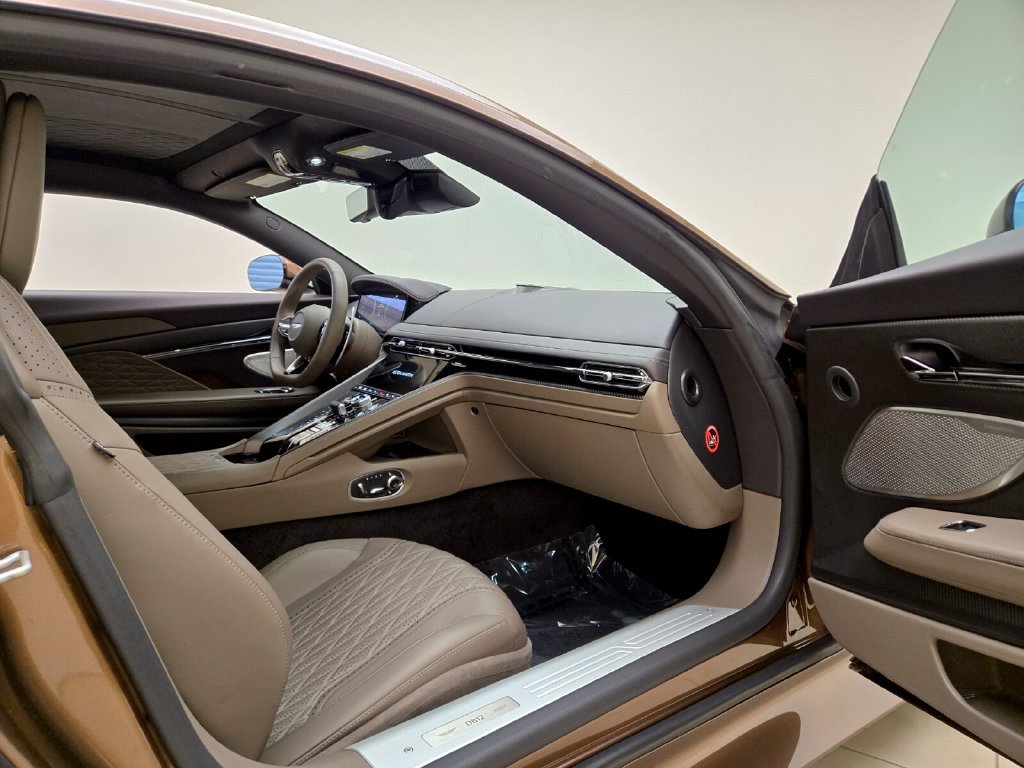 Used 2024 Aston Martin DB12 Coupe RWD image 21