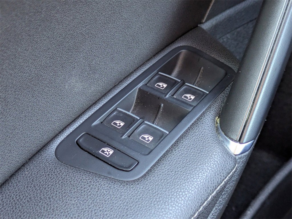 Used 2019 Volkswagen Golf R 4-Door image 24