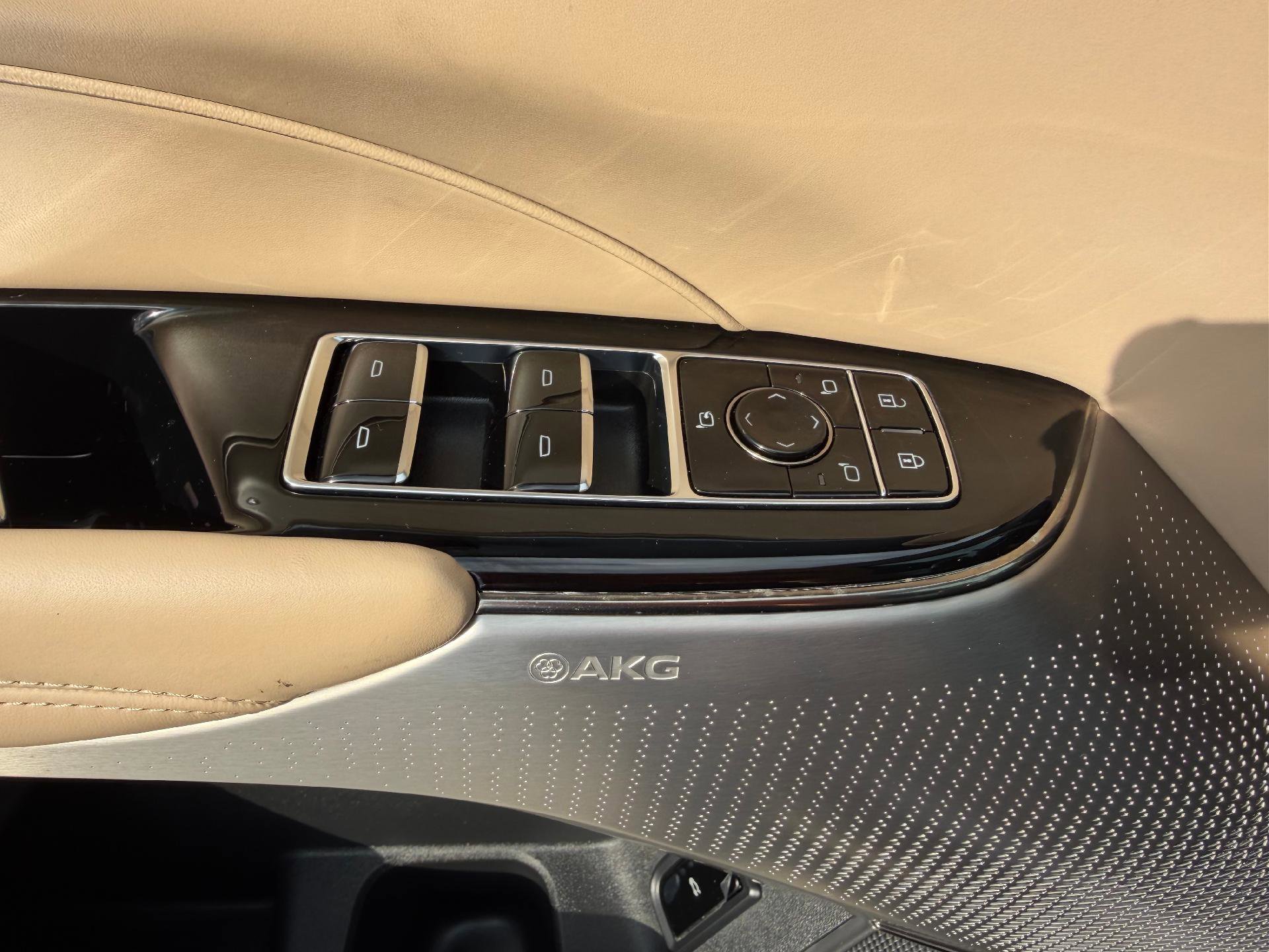 Certified 2024 Cadillac Lyriq Luxury w/ Nappa Leather Package image 33