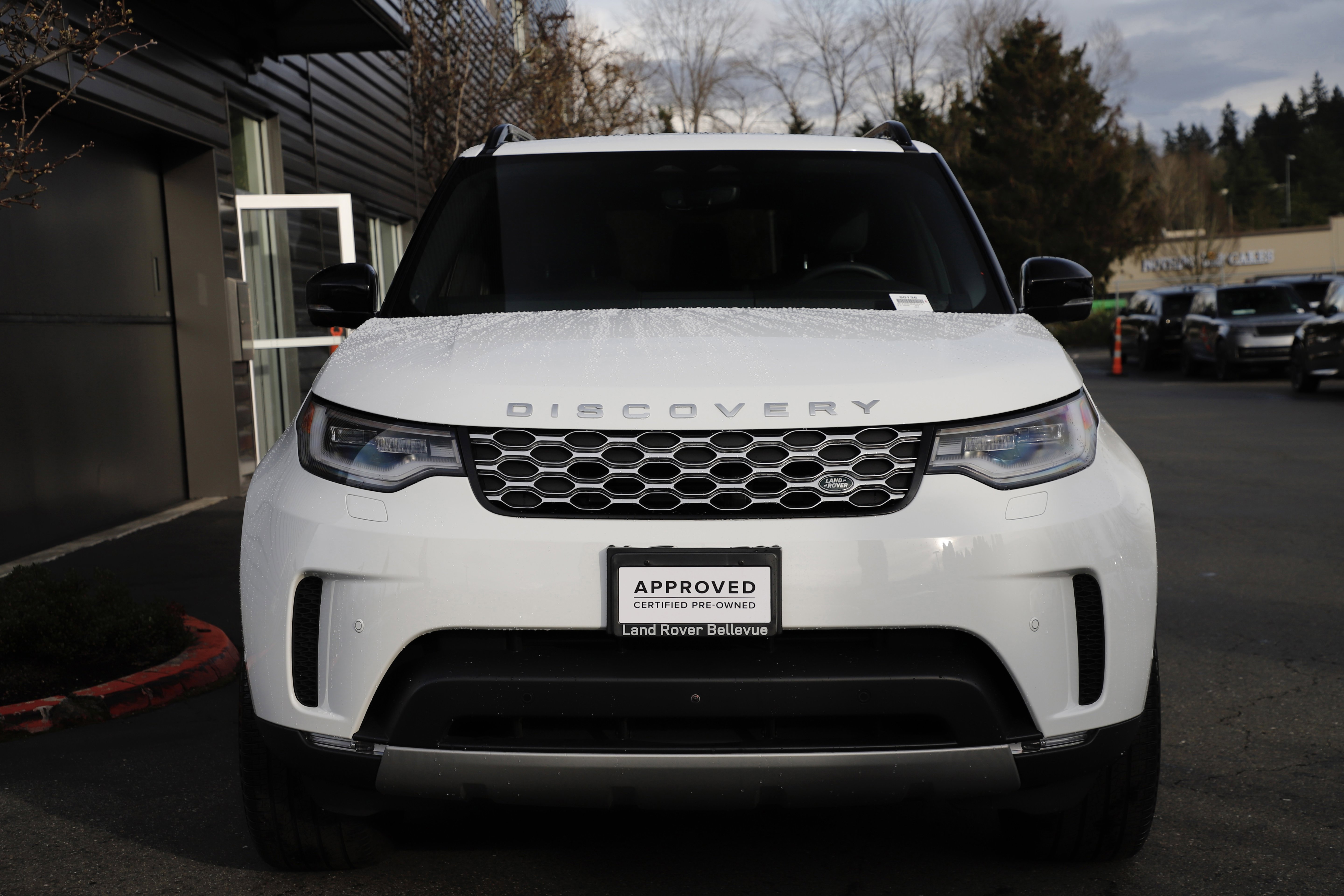 Certified 2025 Land Rover Discovery S image 4