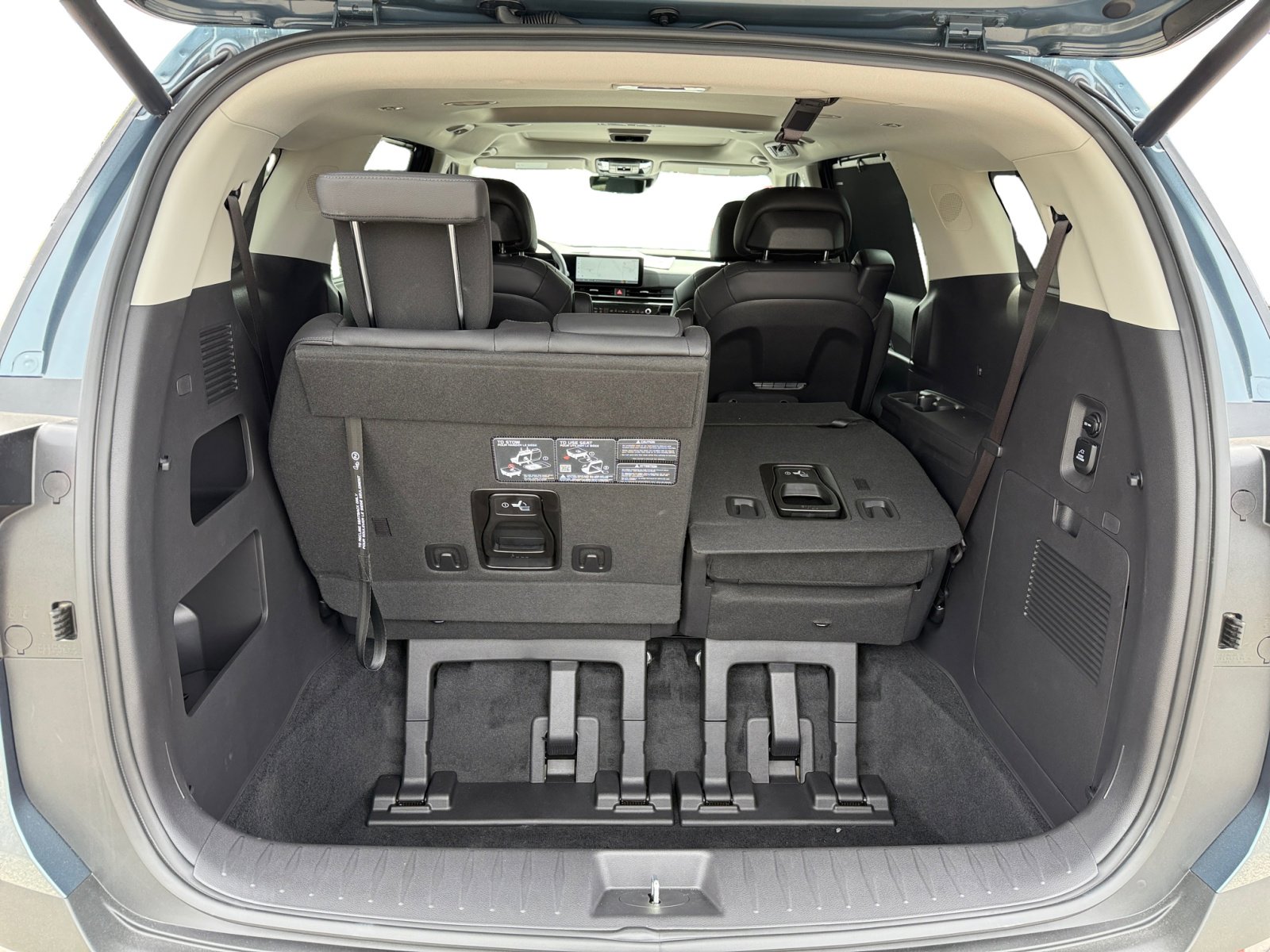 New 2025 Kia Carnival SX Prestige image 17