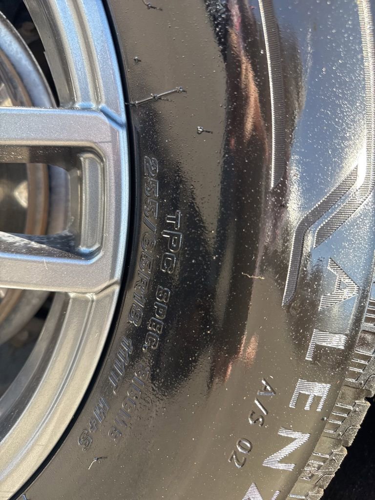 Used 2025 GMC Acadia Elevation image 36