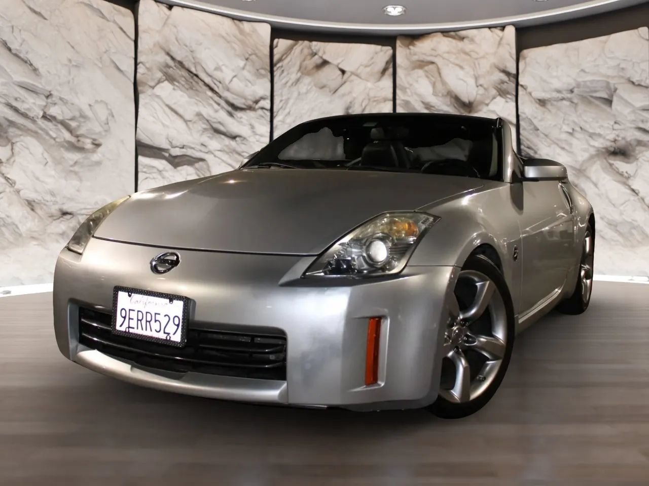 Used 2007 Nissan 350Z Touring RWD image 2