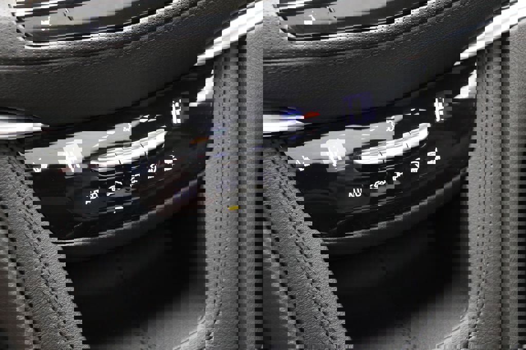 Used 2025 Cadillac XT5 Premium Luxury image 24