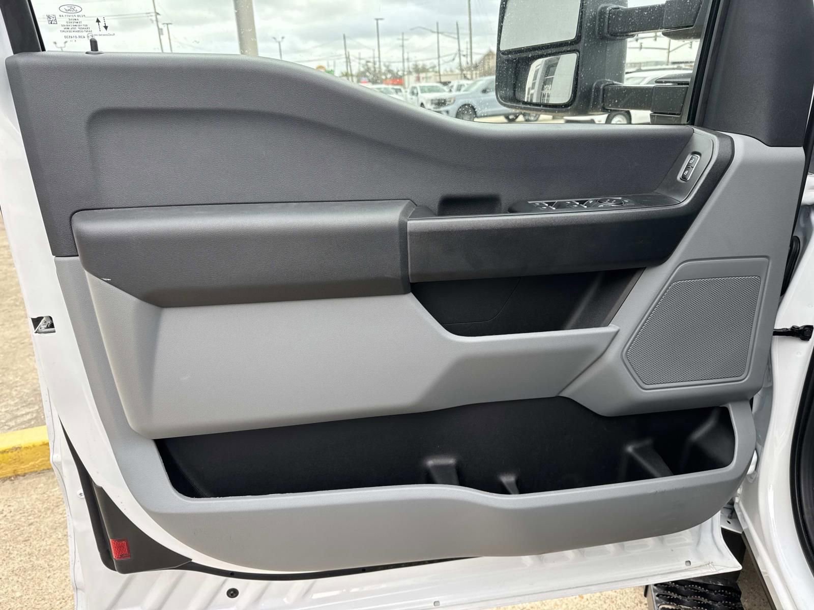 New 2026 Ford F550 4x4 Supercab Super Duty image 27