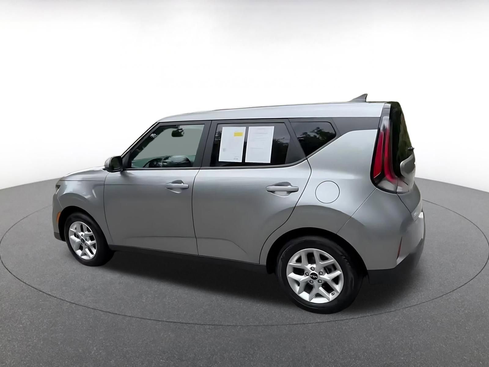 Used 2025 Kia Soul LX w/ LX Technology Package FWD image 10