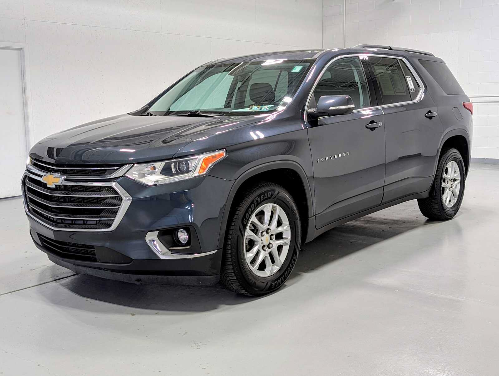 Used 2021 Chevrolet Traverse LT AWD/4WD image 1