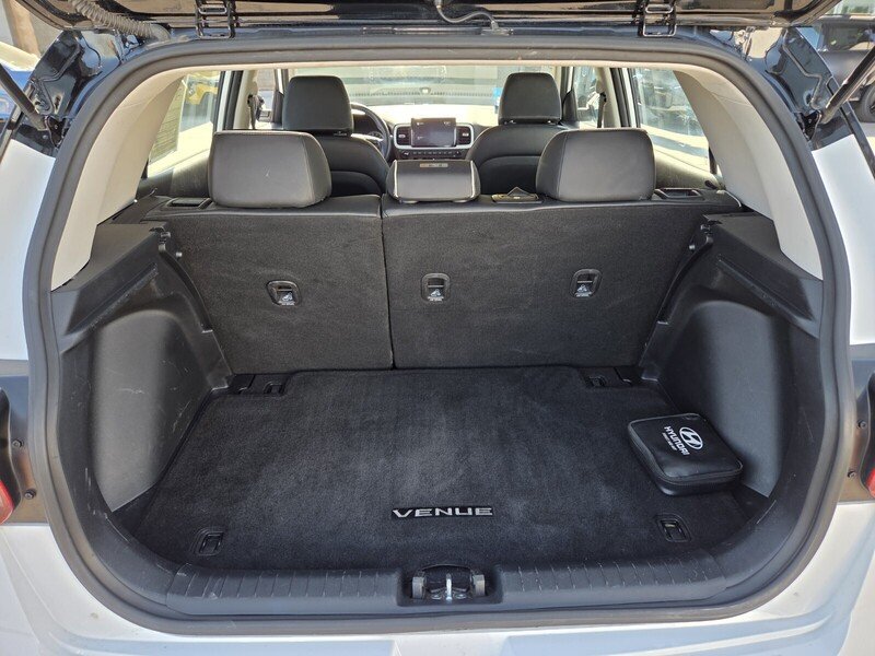 Used 2022 Hyundai Venue Limited FWD image 13