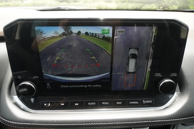 Used 2022 Nissan Rogue Platinum w/ Head-Up Display Package FWD image 17