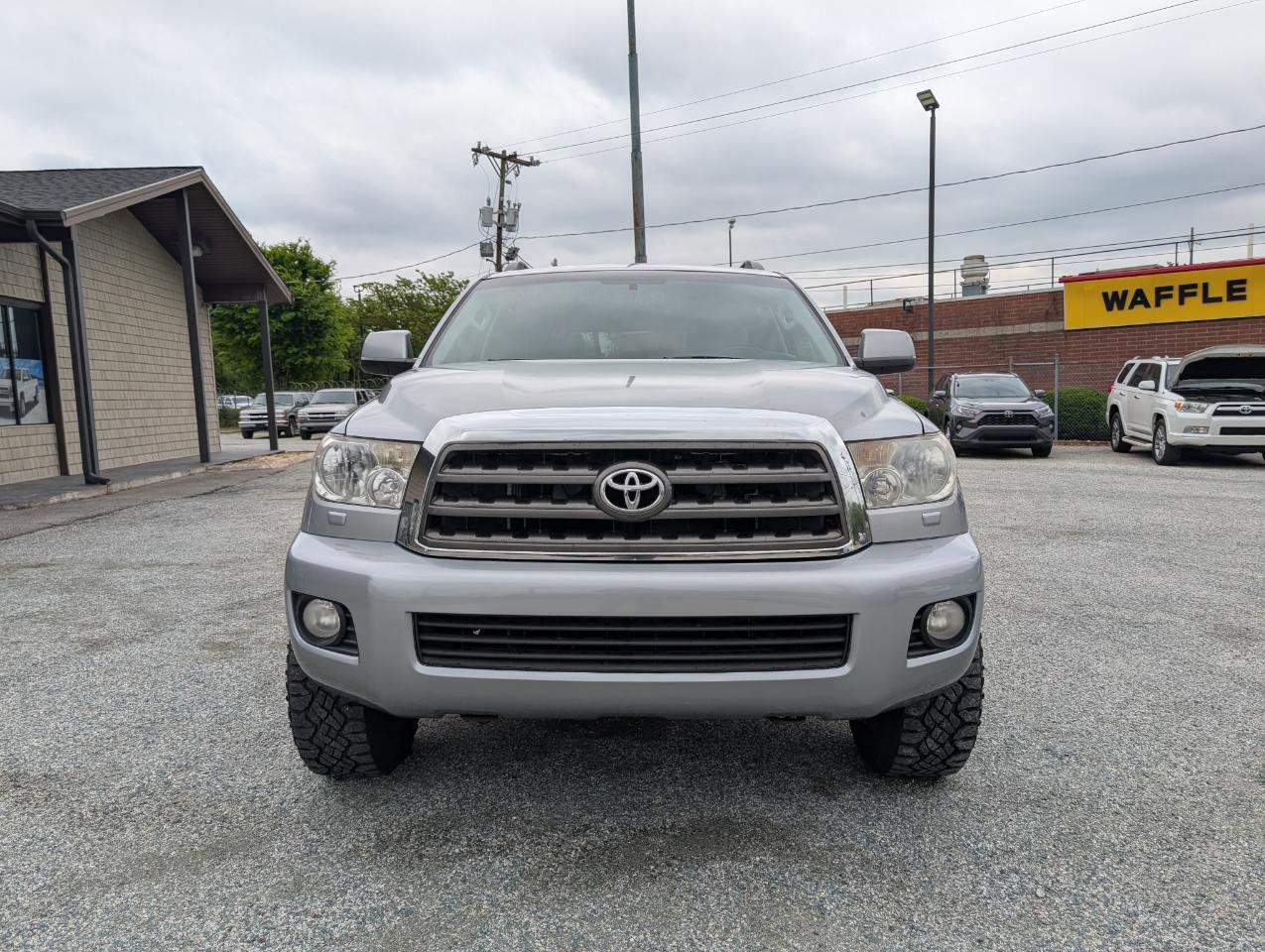 Used 2015 Toyota Sequoia SR5 AWD/4WD image 2