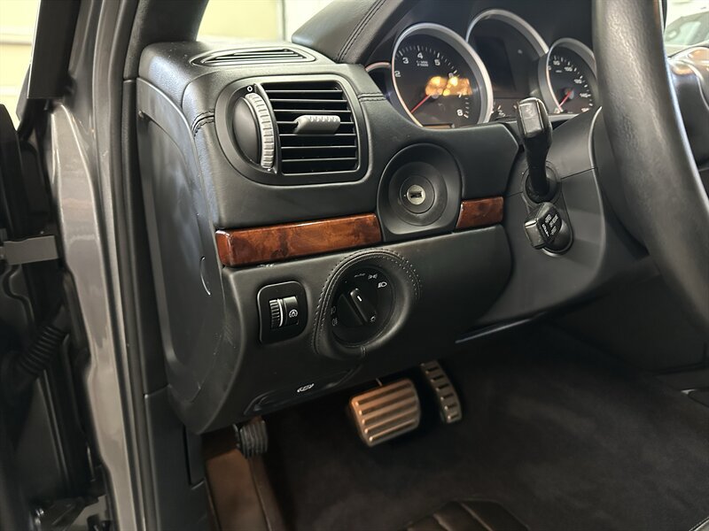 Used 2009 Porsche Cayenne GTS AWD/4WD image 21