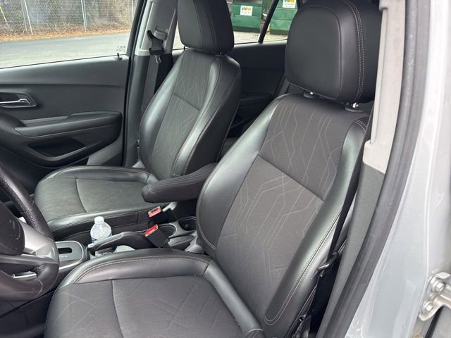 Used 2021 Chevrolet Trax LT w/ LT Convenience Package image 11