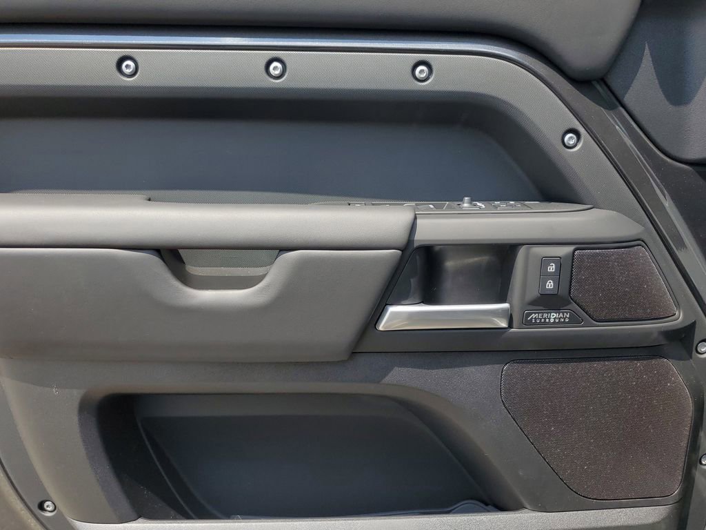 Certified 2025 Land Rover Defender 130 X-Dynamic SE image 11